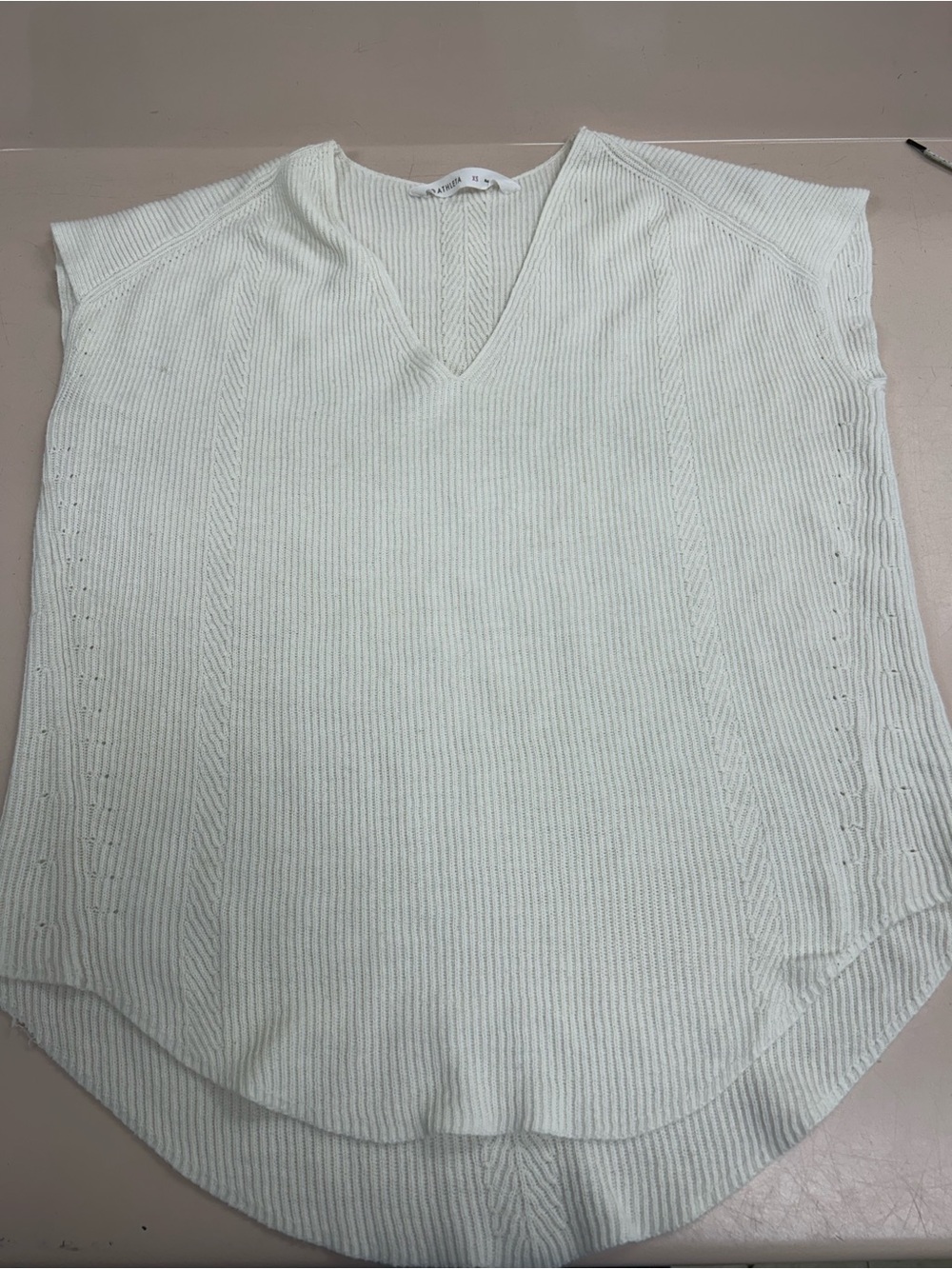 Athleta Cream Ribbed Knit V-Neck XS